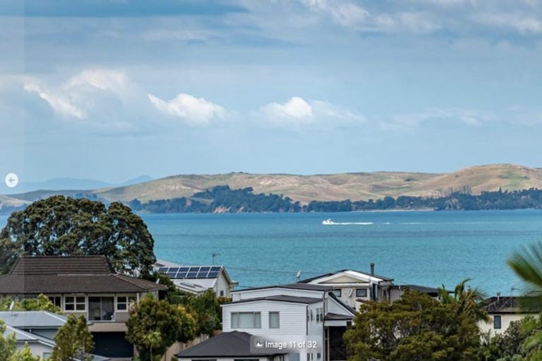 Photo of property in 2/55 Parr Terrace, Castor Bay, Auckland, 0620