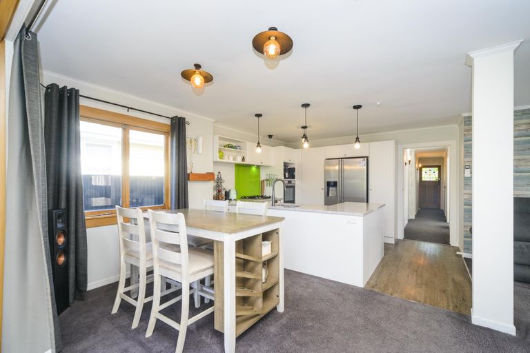 Photo of property in 93 Shamrock Street, Takaro, Palmerston North, 4412