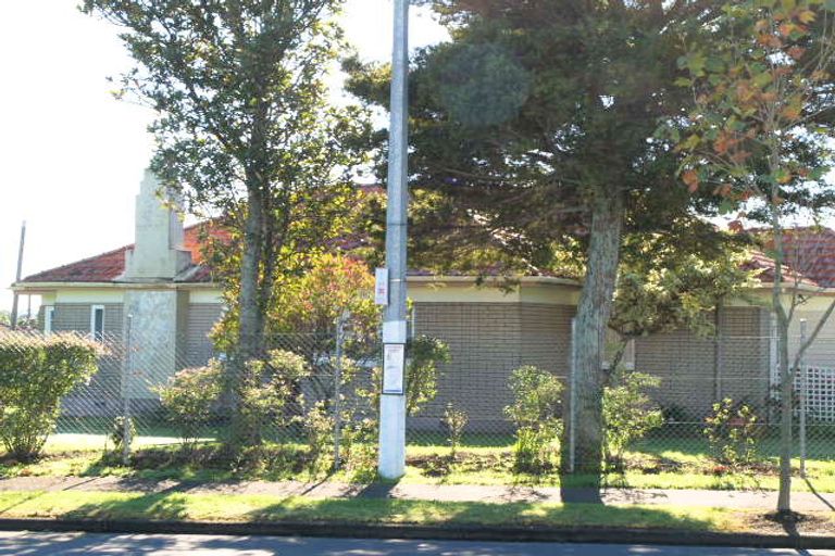 Photo of property in 211 Buckland Road, Mangere East, Auckland, 2024