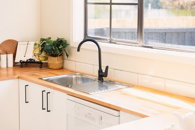 Photo of property in 10 England Street, Phillipstown, Christchurch, 8011