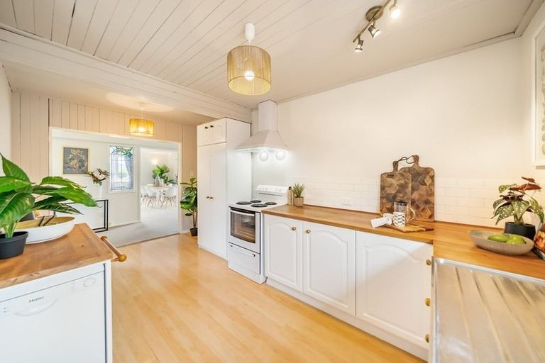 Photo of property in 21 Cherry Blossom Grove, Maungaraki, Lower Hutt, 5010