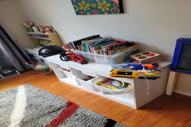 Photo of property in 19 Titchener Street, New Lynn, Auckland, 0600