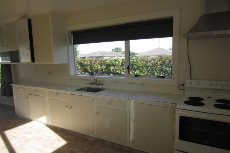 Photo of property in 15 Waitohi Street, Hornby, Christchurch, 8042