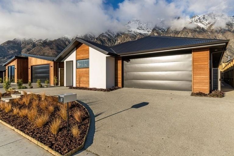 Photo of property in 5 Howden Drive, Jacks Point, 9371