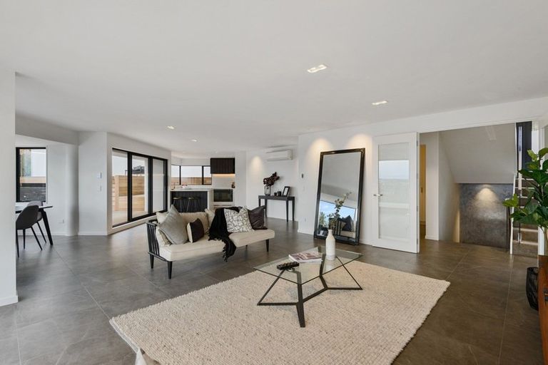 Photo of property in 15 Woodlau Rise, Huntsbury, Christchurch, 8022