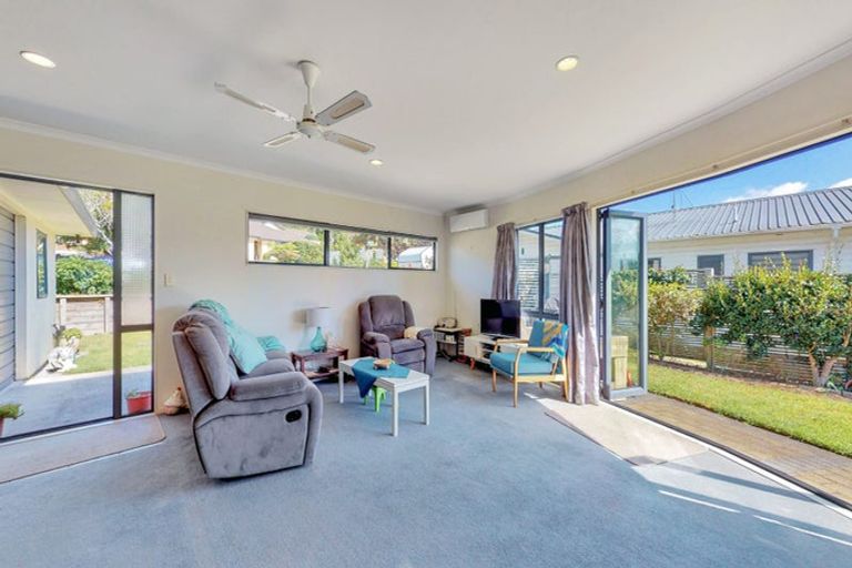 Photo of property in 61 Waipuna Grove, Welcome Bay, Tauranga, 3112