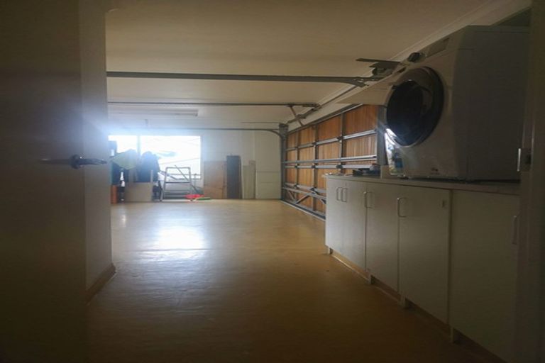 Photo of property in 18 Hampervale Place, Flat Bush, Auckland, 2016