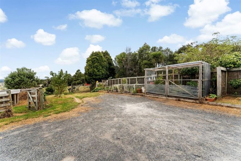 Photo of property in 175a Pinchgut Road, Kaukapakapa, 0873
