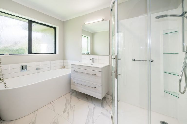 Photo of property in 2 Charnwood Grove, Waikanae, 5036