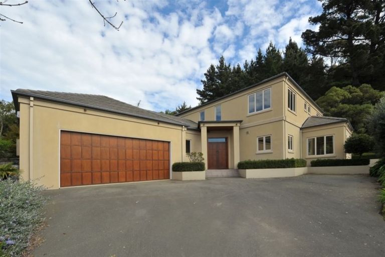 Photo of property in 16 Basil Place, Mount Pleasant, Christchurch, 8081