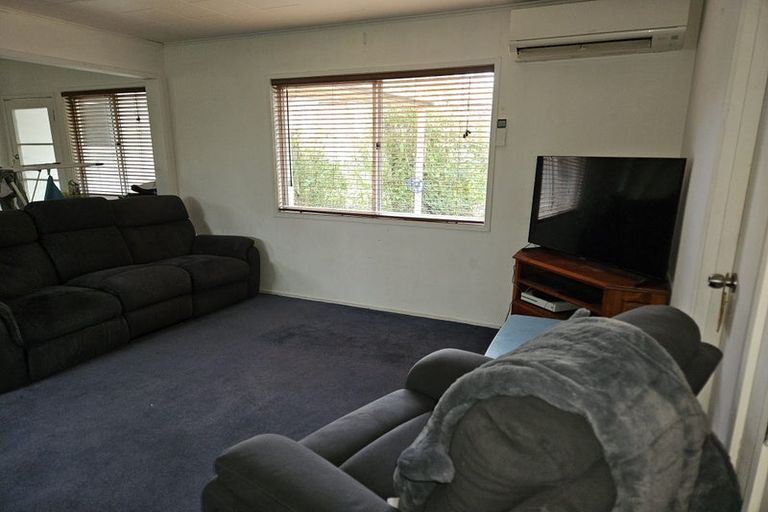 Photo of property in 21 Lavelle Road, Henderson, Auckland, 0612