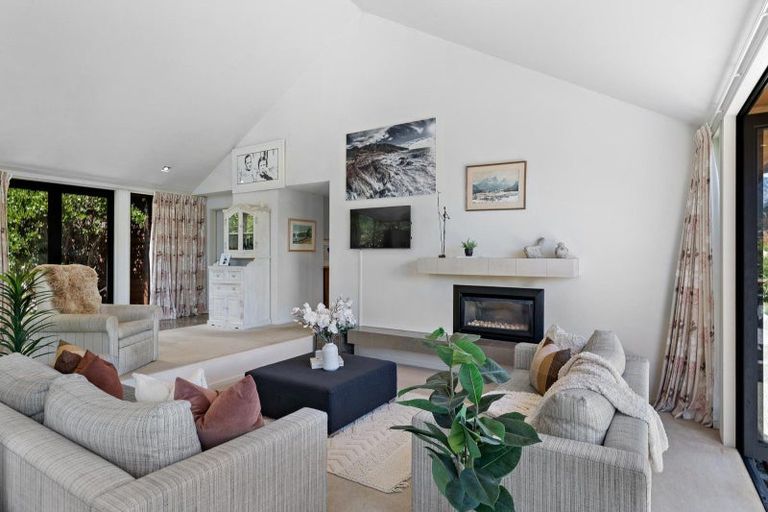 Photo of property in 16 Ellesmere Avenue, Jacks Point, Queenstown, 9371