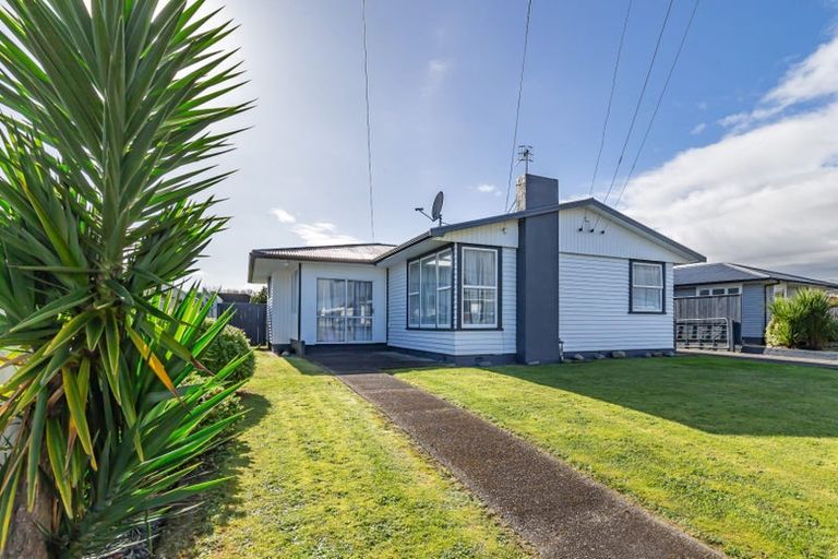 Photo of property in 39 Karaka Crescent, Levin, 5510