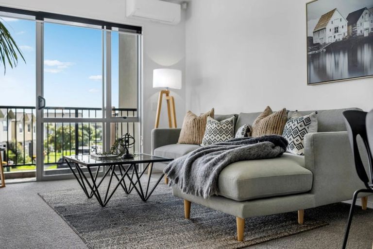 Photo of property in 7/29 Haven Drive, East Tamaki, Auckland, 2013