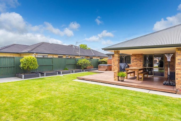 Photo of property in 17 Whitford Place, Rototuna North, Hamilton, 3210