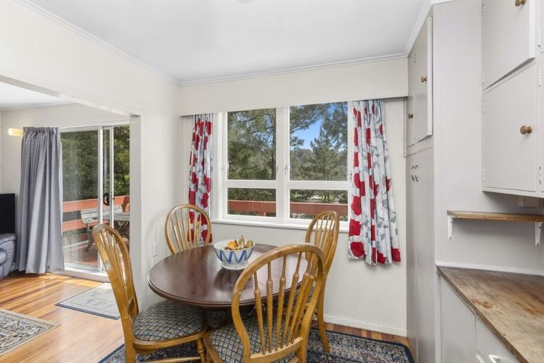 Photo of property in 11 Amundsen Grove, Stokes Valley, Lower Hutt, 5019