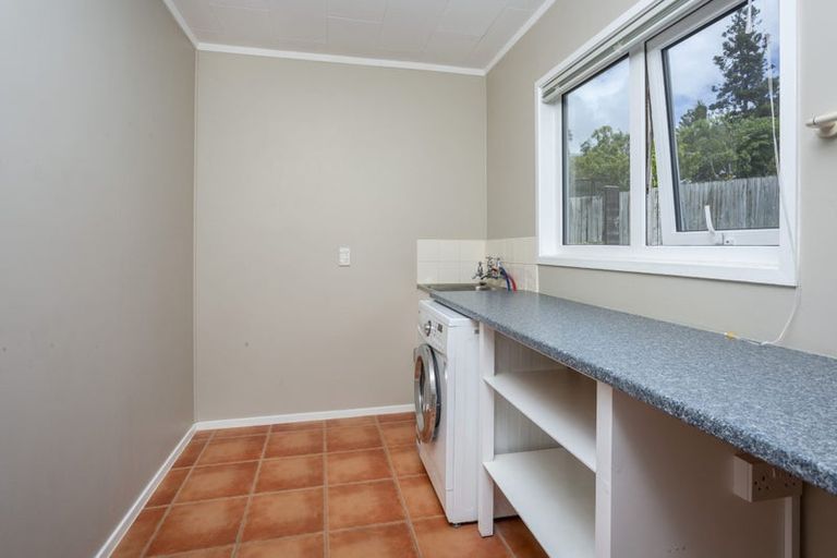 Photo of property in 10 Woodcote Drive, Glenfield, Auckland, 0629