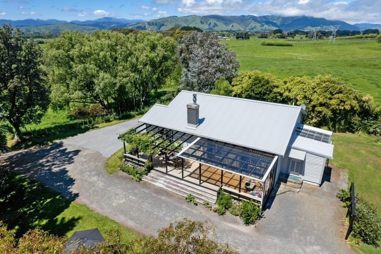 Photo of property in 151 Swamp Road, Te Horo, Otaki, 5581
