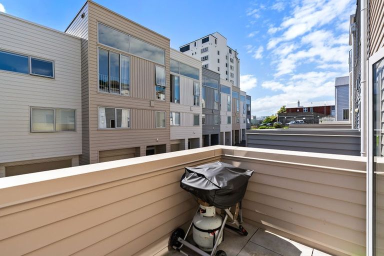 Photo of property in 2/15 Roxburgh Street, Mount Victoria, Wellington, 6011