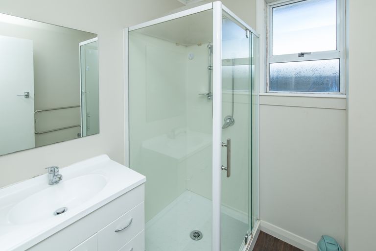 Photo of property in 9 Wilmot Street, Northcote, Christchurch, 8052