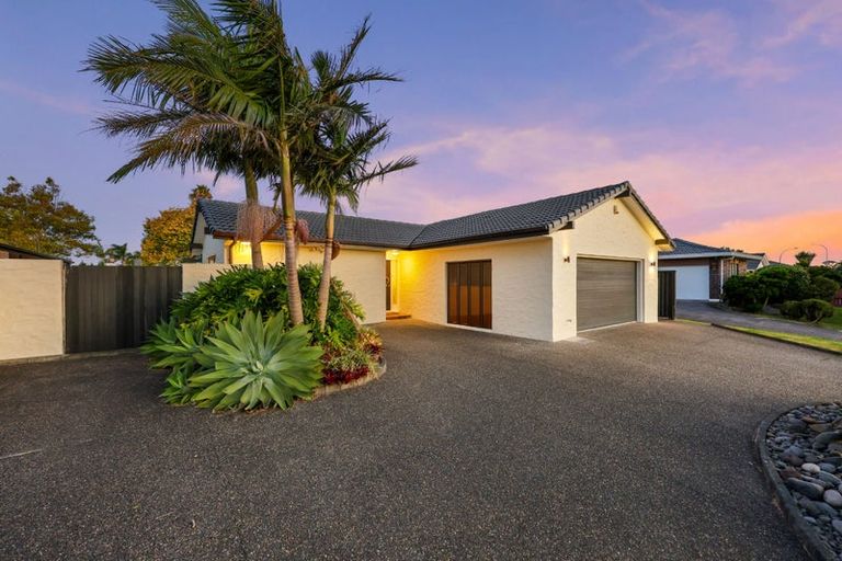 Photo of property in 188 Prince Regent Drive, Farm Cove, Auckland, 2012