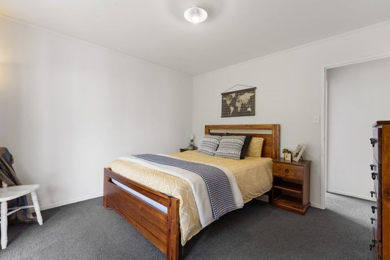 Photo of property in 19 Peppertree Glade, Kelvin Grove, Palmerston North, 4414
