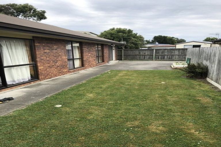 Photo of property in 2/27 Castile Place, Belfast, Christchurch, 8051