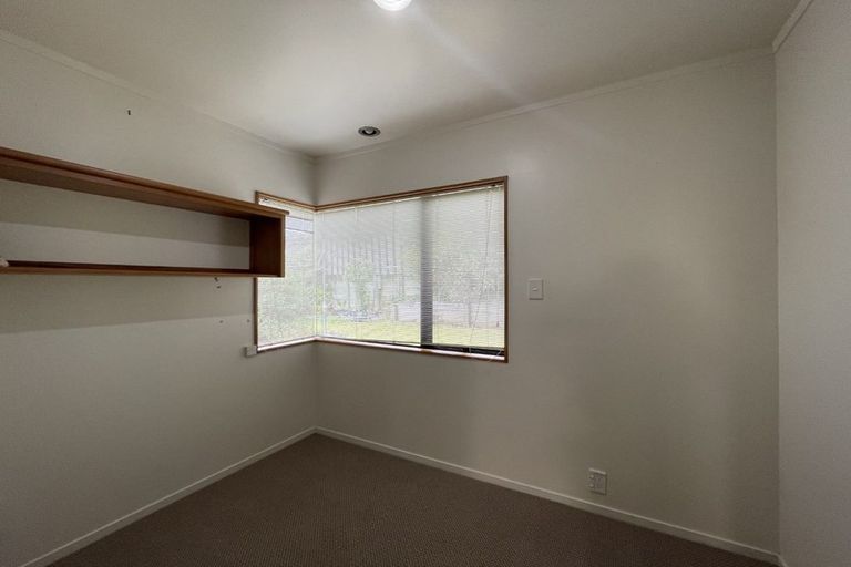 Photo of property in 1 Calypso Place, Rothesay Bay, Auckland, 0630