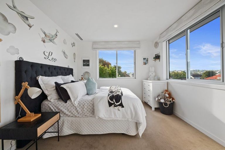 Photo of property in 8 Sylvan Park Avenue, Milford, Auckland, 0620