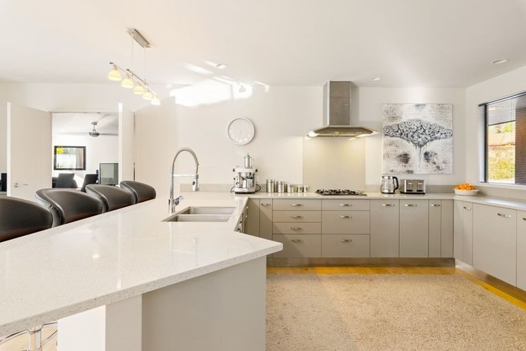 Photo of property in 14 Monkton Close, Greenhithe, Auckland, 0632