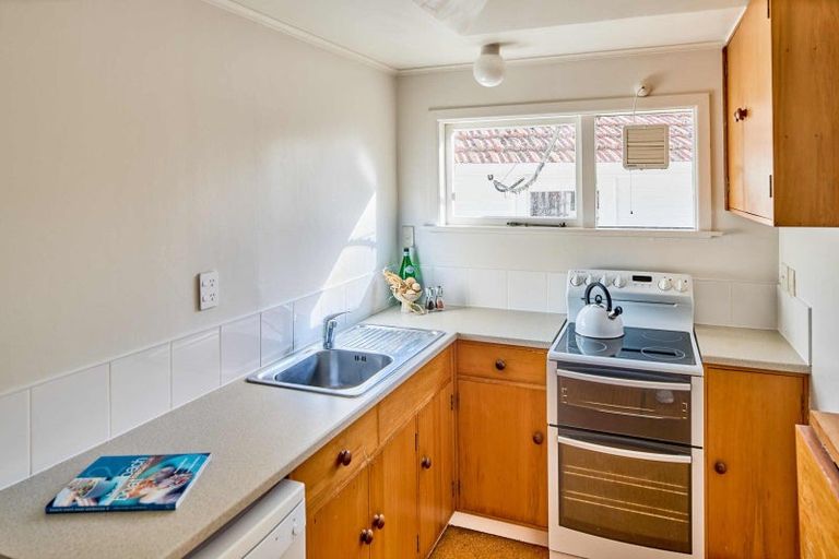 Photo of property in 2 Mahina Road, Mahina Bay, Lower Hutt, 5013