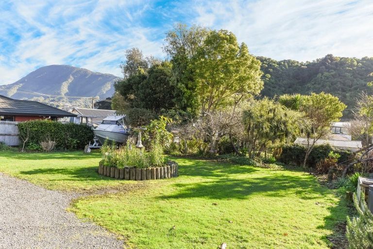 Photo of property in 83 Waikawa Road, Picton, 7220