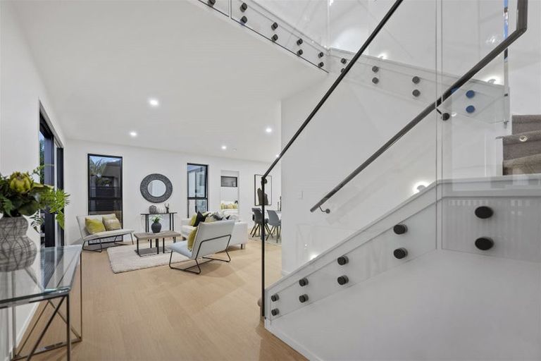 Photo of property in 7/5 Lemon Grove Lane, Greenhithe, Auckland, 0632