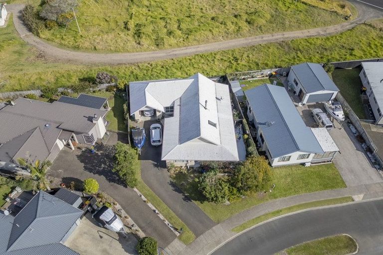 Photo of property in 19 Carina Way, Whitianga, 3510