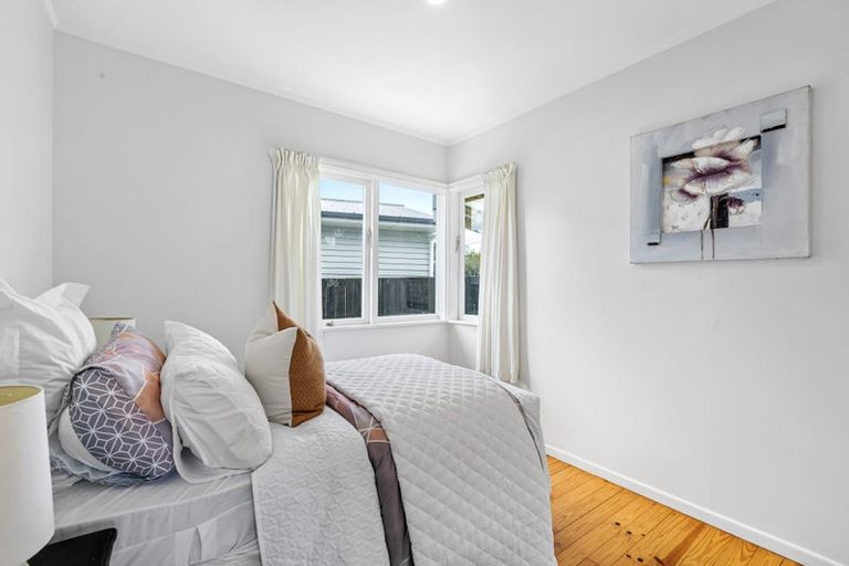 Photo of property in 1/222 Beach Haven Road, Beach Haven, Auckland, 0626