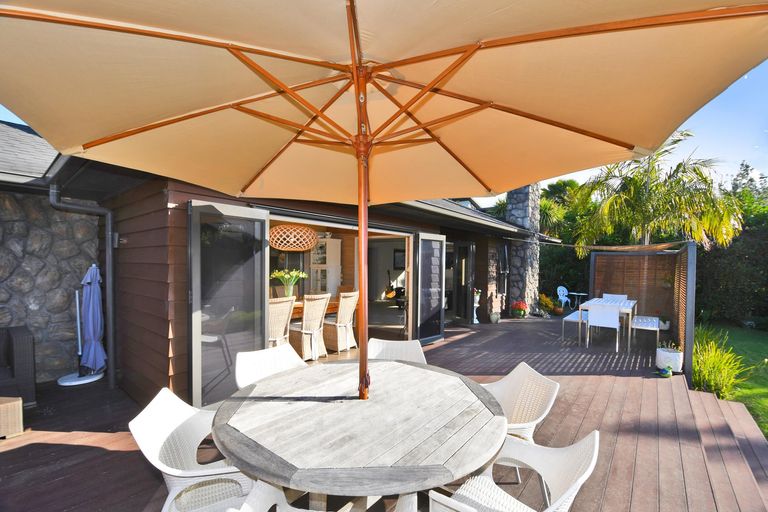 Photo of property in 2 Wonderview Road, Leigh, 0985