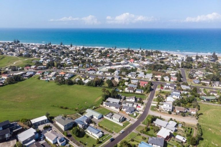 Photo of property in 51b The Crescent, Waihi Beach, 3611
