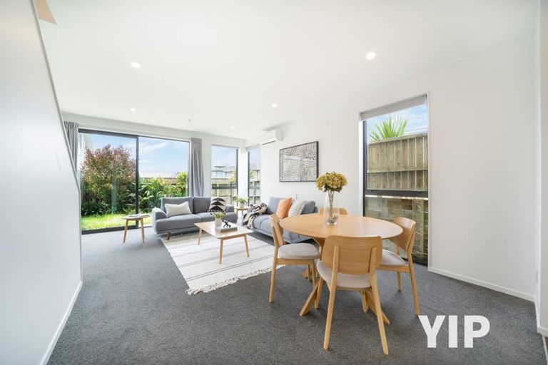 Photo of property in 1/62 Spenmoor Street, Newlands, Wellington, 6037