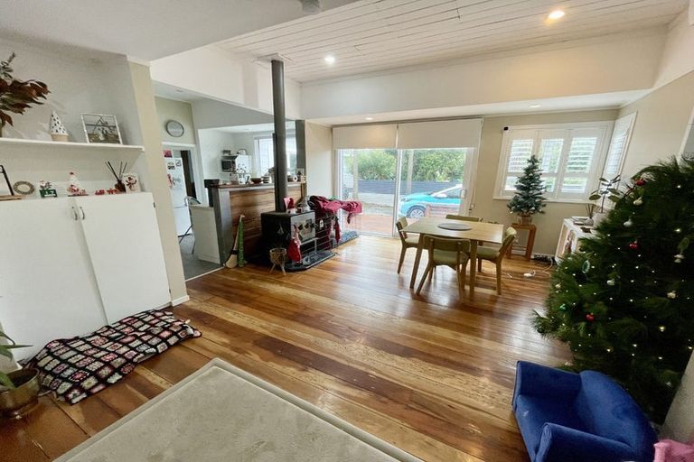 Photo of property in 2 Te Pari Pari Road, Pukerua Bay, 5026