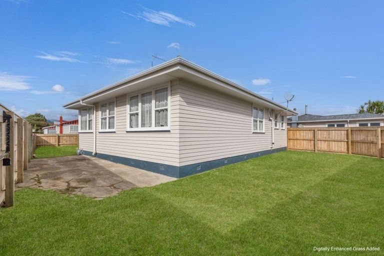 Photo of property in 27 Freyberg Street, Levin, 5510