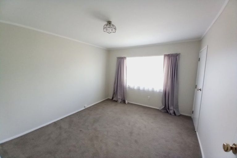 Photo of property in 2/65 Golf Road, New Lynn, Auckland, 0600