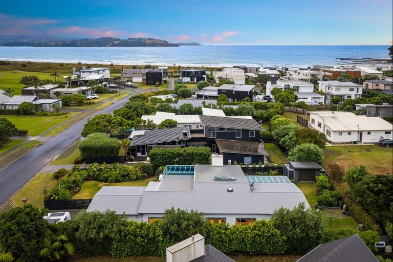 Photo of property in 4 Taumata Road, Omaha, Warkworth, 0986