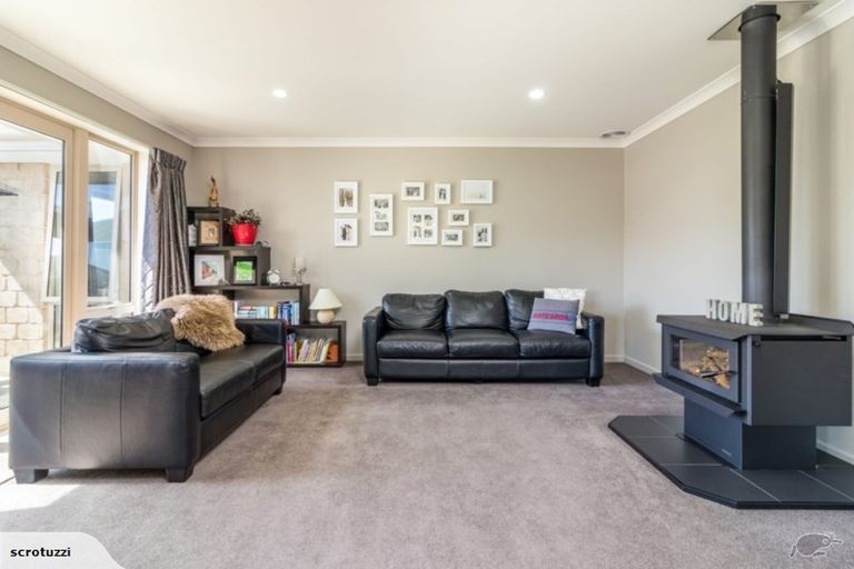 Photo of property in 16 Marlowe Place, Rolleston, 7614