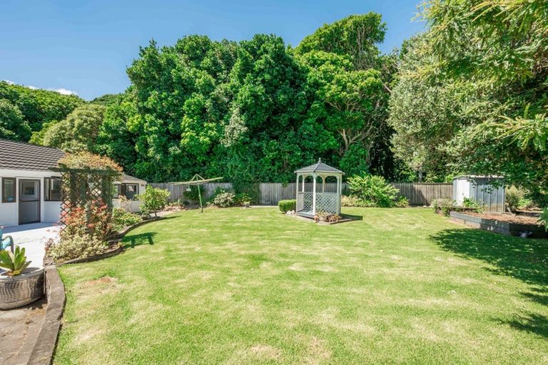 Photo of property in 81 Nimmo Avenue East, Waikanae, 5036