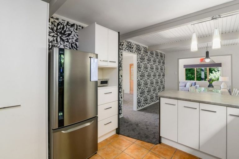 Photo of property in 6 Mark Place, Lynmore, Rotorua, 3010