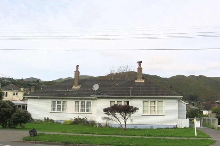 Photo of property in 186 Cambridge Terrace, Fairfield, Lower Hutt, 5011