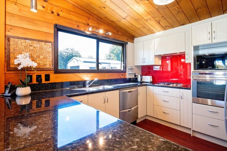 Photo of property in 12 Deakin Place, Clive, 4102