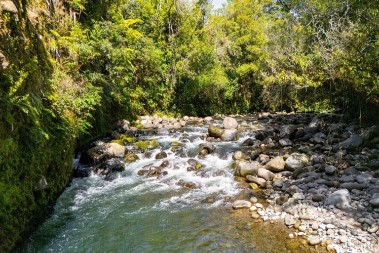 Photo of property in 115 Alfred Road, Egmont Village, New Plymouth, 4371