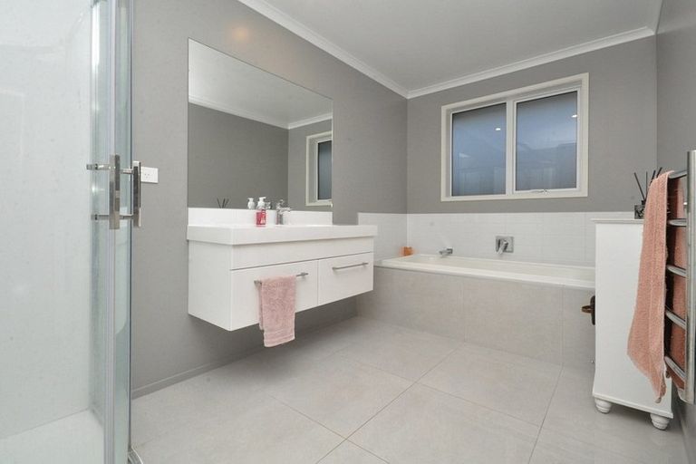 Photo of property in 188 Helenslee Road, Pokeno, 2472