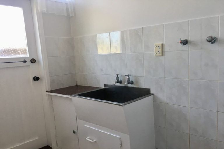 Photo of property in 109 Sylvan Avenue, Northcote, Auckland, 0627